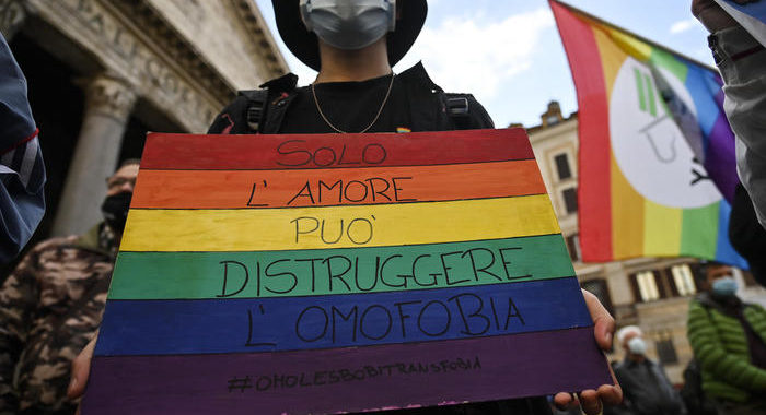 Omofobia: Camera approva legge a scrutinio segreto