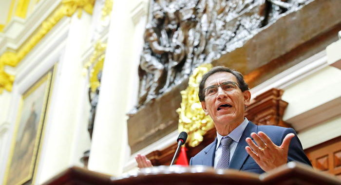 Perù: Parlamento destituisce Vizcarra