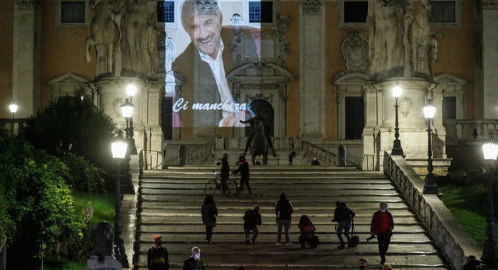 Proietti: funerali il 5 novembre a Roma, lutto cittadino