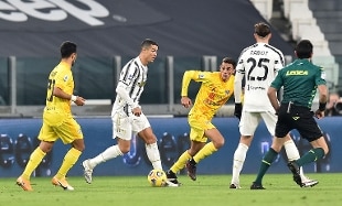 Ronaldo-show, la Juve batte 2-0 il Cagliari ed è seconda