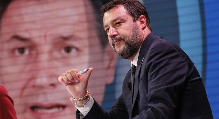 Salvini, Conte non mi chiama, non rispetta Mattarella