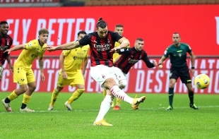 Serie A. Ibrahimovic sbaglia un rigore, poi pareggia in extremis. Verona rimontato da 0-2 a 2-2
