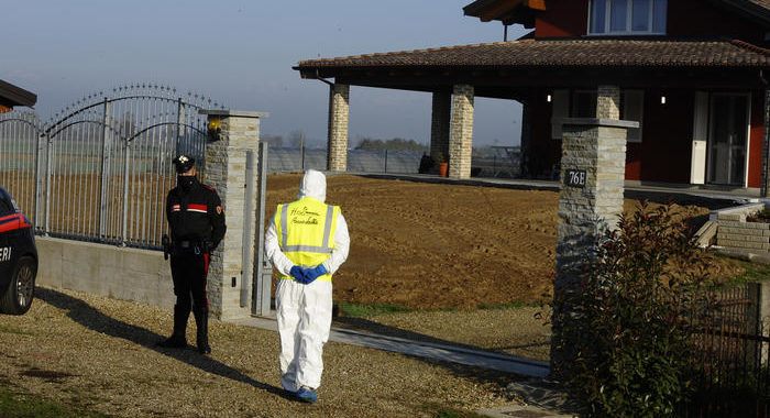 Spara a moglie e figli, condizioni bimba 2 anni restano gravi