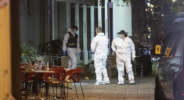 Vienna: uccisi quattro civili e un attentatore