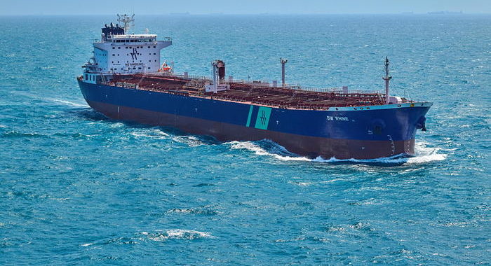 A.Saudita, petroliera colpita da nave-bomba, è terrorismo