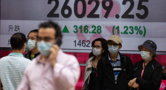 Borsa, Hong Kong tenta il rimbalzo