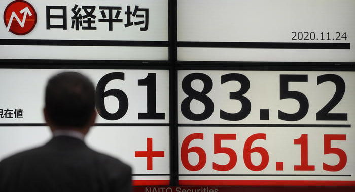 Borsa Tokyo apre in rialzo (+0,49%)