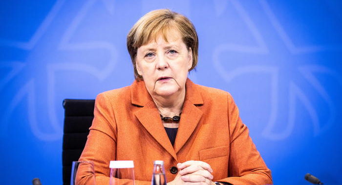 Brexit: Merkel, speriamo ancora in un accordo