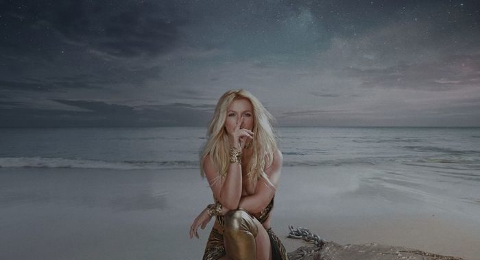 Britney Spears, per il suo compleanno Swimming in the stars