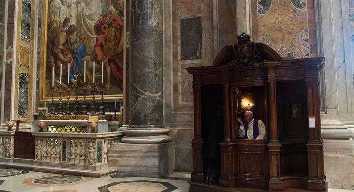 Covid: Vaticano, la confessione via smartphone non vale