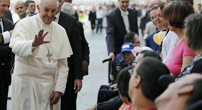 Disabili: Papa, basta atteggiamenti rifiuto,tutelare dignità