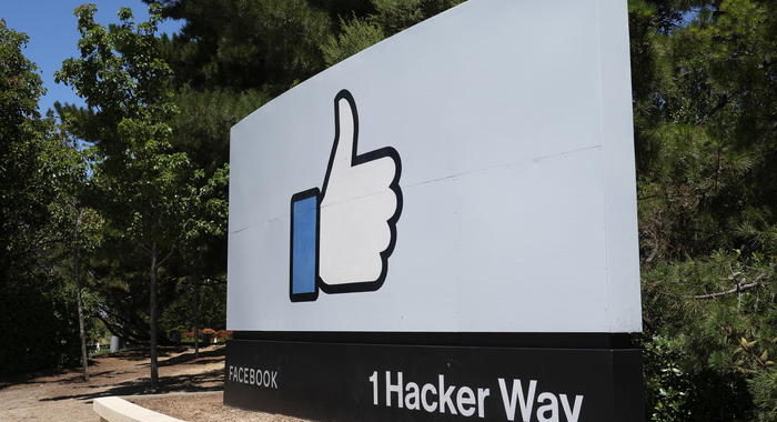 Facebook compra Kustomer, aiuta business aziende sui social