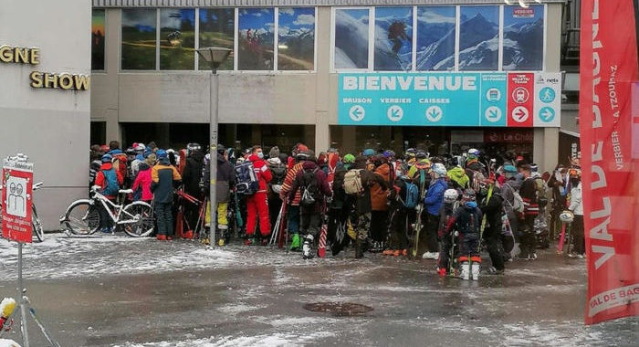 Folla per entrare in funivia, polemiche in Svizzera
