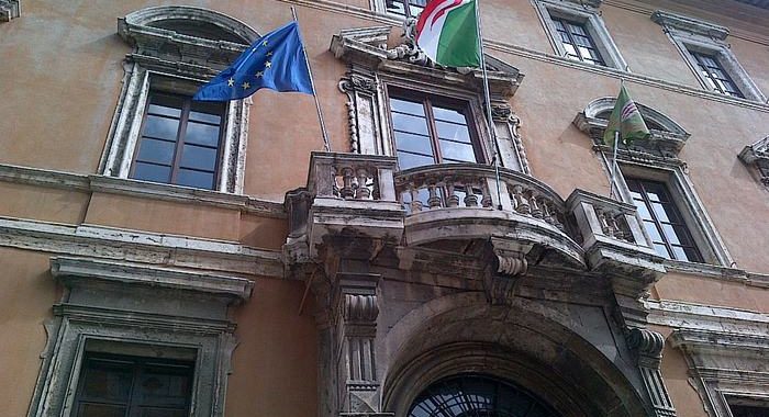 Giunta umbra in quarantena dopo assessore positivo Covid