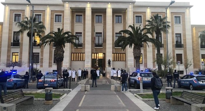 Morti legionella:interdetti tre dirigenti Policlinico Bari