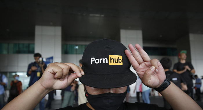 PornHub, nuove regole dopo report del Nyt su pedopornografia