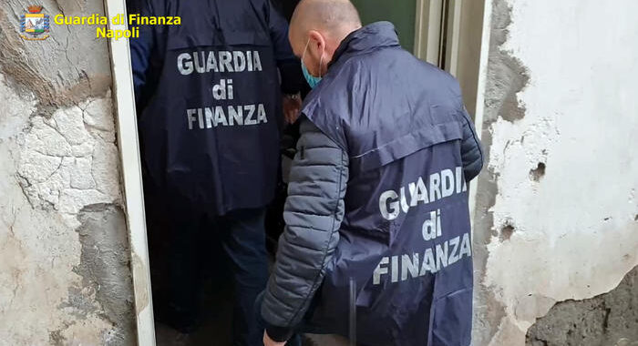 Tangente per adeguamento anti-Covid in scuole, un arresto
