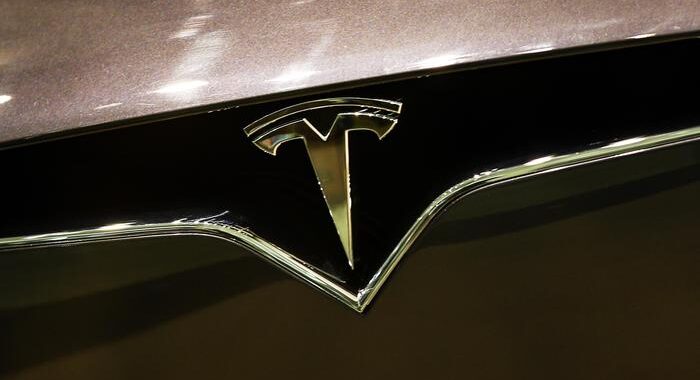 Tesla lavora con Apple a Amazon per la musica nelle sue auto
