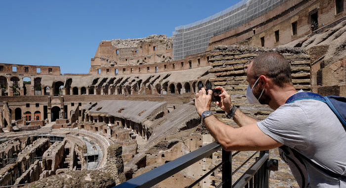 Turismo: Istat, crollo presenze stranieri, città arte, hotel