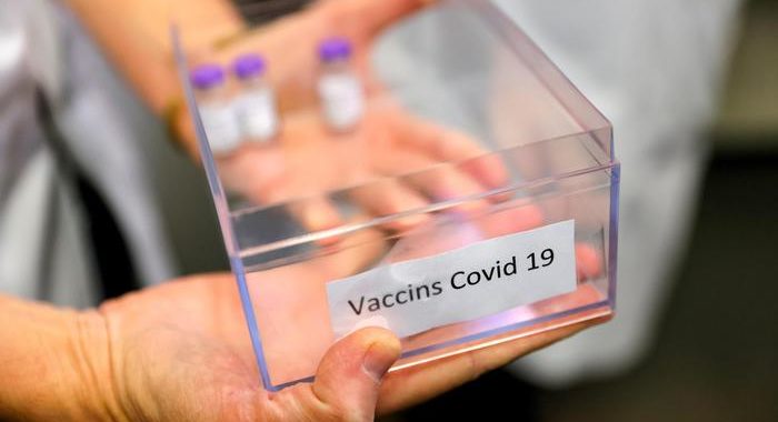 Vax Day: oltre un francese su due non intende vaccinarsi
