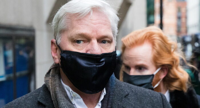 Assange: giudice Gb nega l’estradizione negli Usa