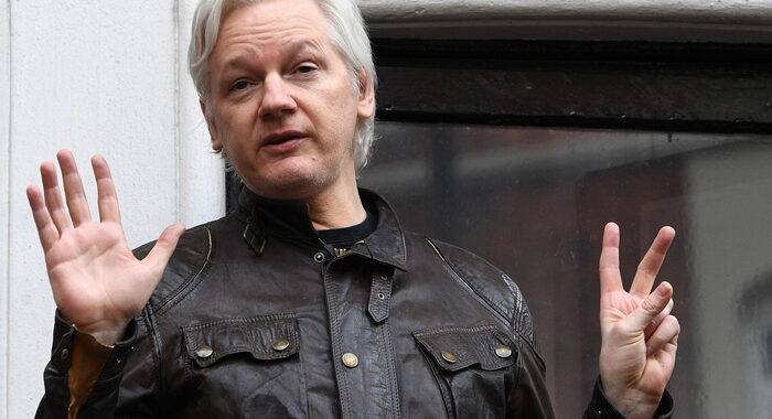 Assange: PM Australia non chiederà a Trump concedere grazia