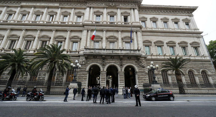 Bankitalia: debito novembre stabile a 2.587 miliardi