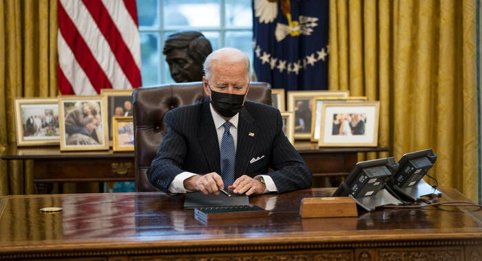 Biden, entro l’estate Usa sulla via dell’ immunità di gregge