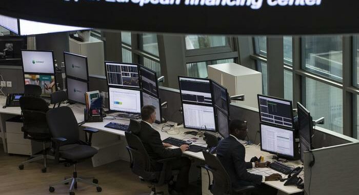 Borsa: Europa apre in forte calo, Parigi e Londra 1,6%