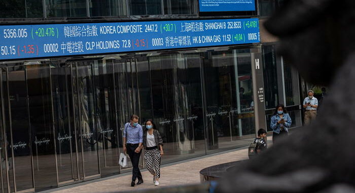 Borsa: Hong Kong positiva, a +0,45%