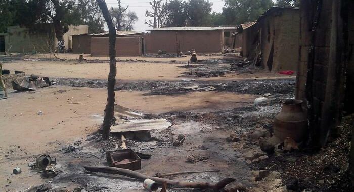 Camerun: donna kamikaze uccide 13 civili tra cui 8 bambini