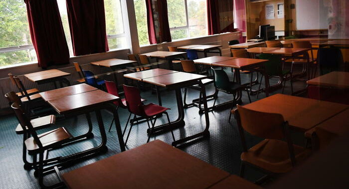 Covid: governo Gb chiude tutte scuole elementari a Londra