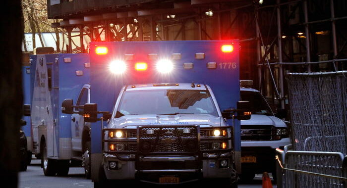 Covid: Los Angeles, ‘le ambulanze selezionino i pazienti’