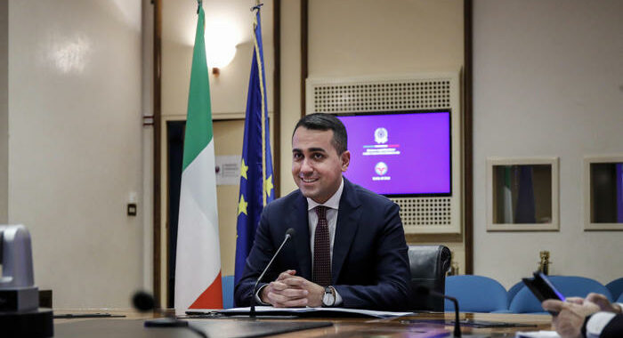 Di Maio, fare un passo indietro, la crisi la vive il paese