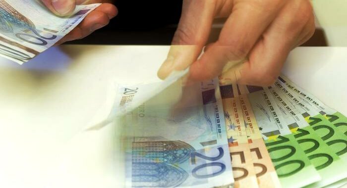 Fisco:0,8% italiani oltre 120mila euro,paga 16% Irpef totale