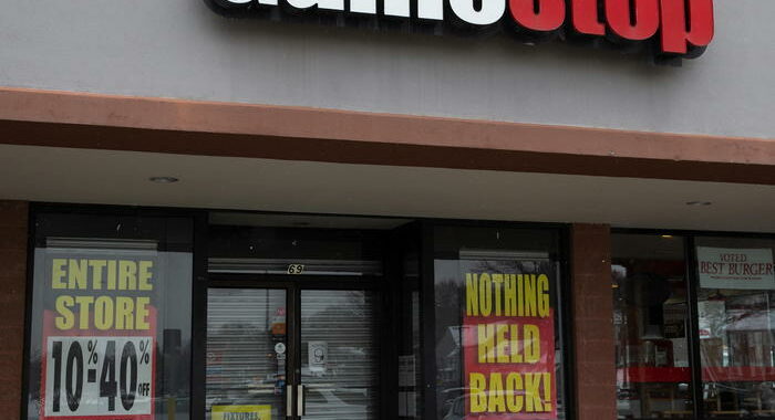 Gamestop crolla, ma la battaglia di Reddit continua