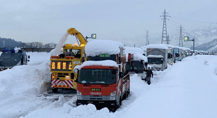 Giappone: tempesta di neve, maxi-incidente con 130 veicoli
