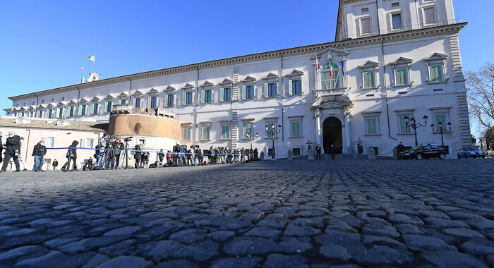 Governo: Conte al Quirinale alle 12 per dimissioni