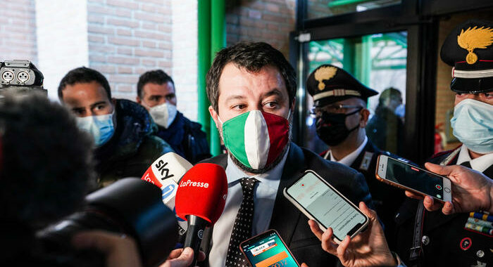 Governo: Salvini, no governicchi, Conte si faccia da parte