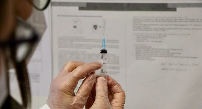 In Italia oltre 150mila i vaccinati, usato il 30% delle dosi