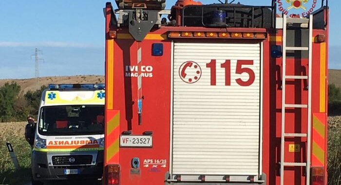 Incendio in cooperativa agricola nel Foggiano, un morto