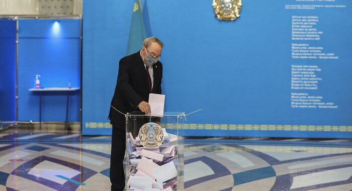 Kazakhstan:’il partito di governo vince le elezioni col 71%’