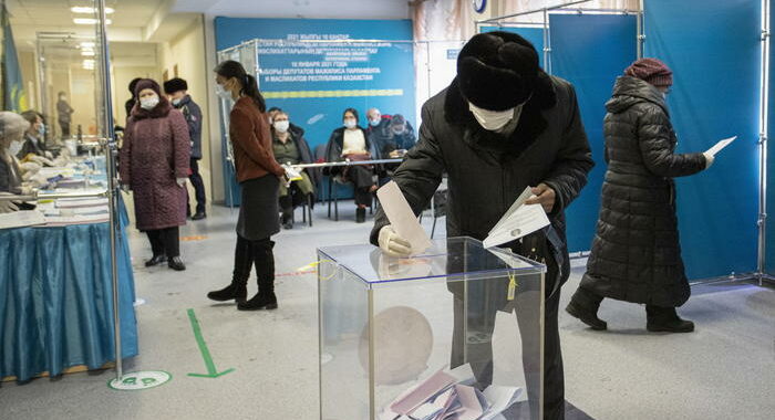 Kazakistan: oggi elezioni parlamentari, senza opposizioni