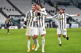La Juve soffre, ma batte il Genoa ai supplementari: 3-2