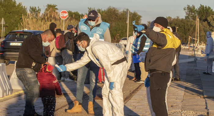 Migranti:nel 2020 34mila arrivi in Italia,il triplo del 2019