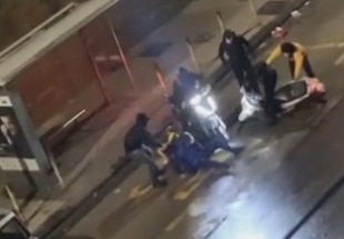 Napoli, rider picchiato per rubargli motorino