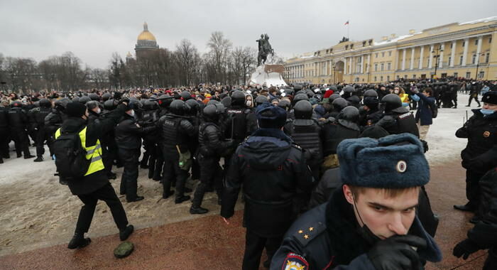 Navalny: ong, fermati quasi 2.000 manifestanti