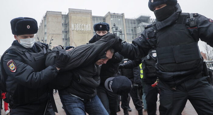 Ong: 174 manifestanti pro-Navalny fermati in 20 città
