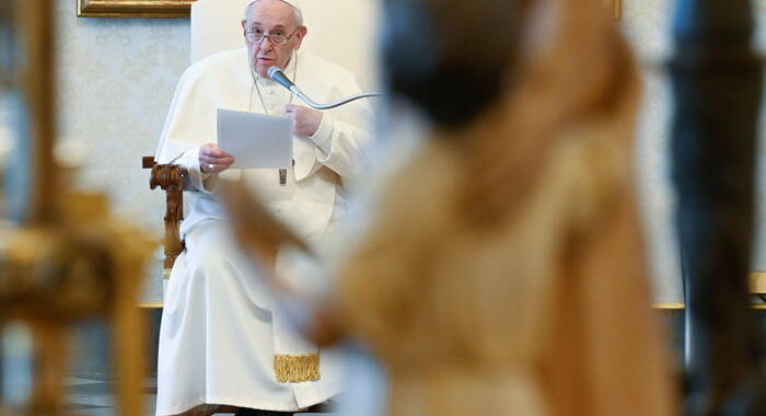 Papa: chi non segue il Concilio è fuori dalla Chiesa