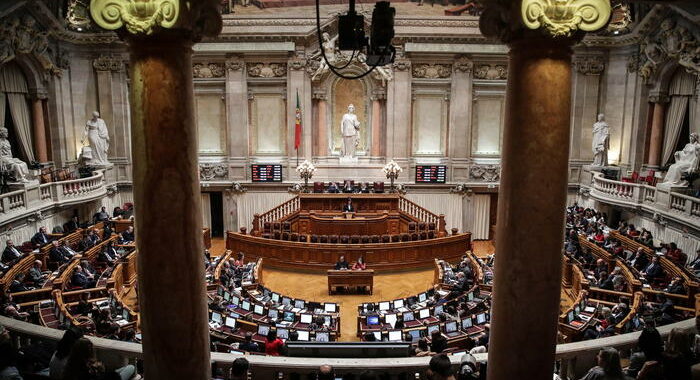 Parlamento Portogallo approva eutanasia